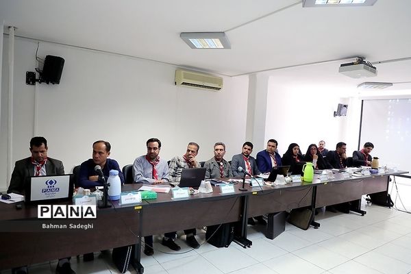 جلسه  توجیهی رابطان استانی سامانه‌های دانش آموزی