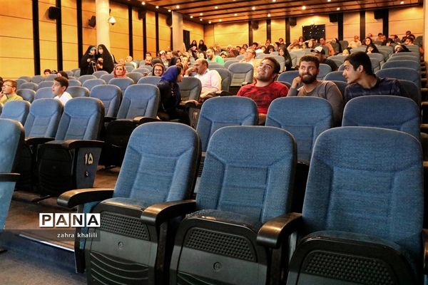 رونمایی و اکران مستند شیخ‌نشین ها در شیراز