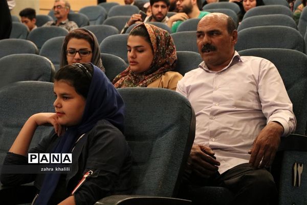 رونمایی و اکران مستند شیخ‌نشین ها در شیراز