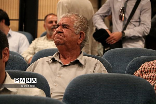 رونمایی و اکران مستند شیخ‌نشین ها در شیراز