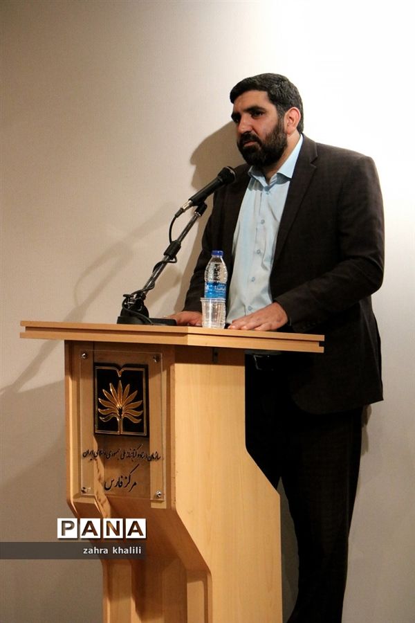 رونمایی و اکران مستند شیخ‌نشین ها در شیراز