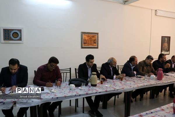 نشست کمیته اجرایی ساماندهی لباس فرم