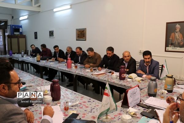نشست کمیته اجرایی ساماندهی لباس فرم