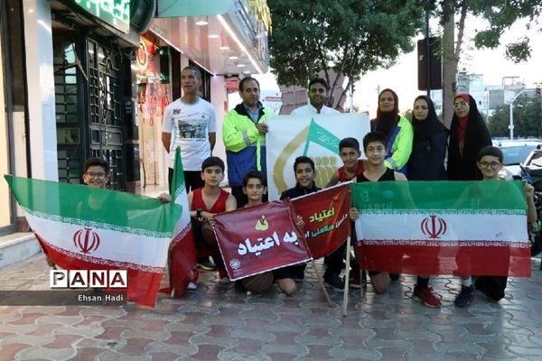 حمل پرچم مقدس جمهوری اسلامی به‌مناسبت هفته مبارزه با مواد مخدر