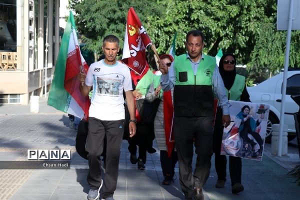 حمل پرچم مقدس جمهوری اسلامی به‌مناسبت هفته مبارزه با مواد مخدر