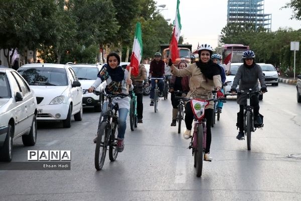 حمل پرچم مقدس جمهوری اسلامی به‌مناسبت هفته مبارزه با مواد مخدر