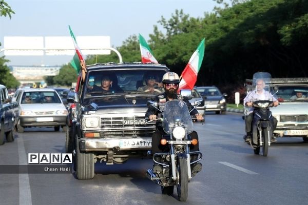 حمل پرچم مقدس جمهوری اسلامی به‌مناسبت هفته مبارزه با مواد مخدر