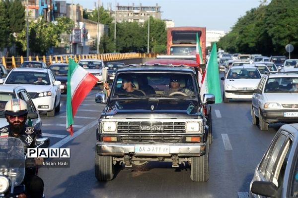 حمل پرچم مقدس جمهوری اسلامی به‌مناسبت هفته مبارزه با مواد مخدر