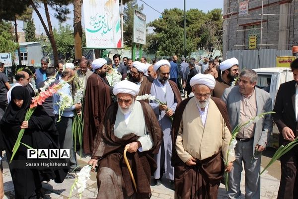 گلباران و عطر افشانی مزار شهدا در آستان مقدس امامزاده عقیل (ع) اسلامشهر