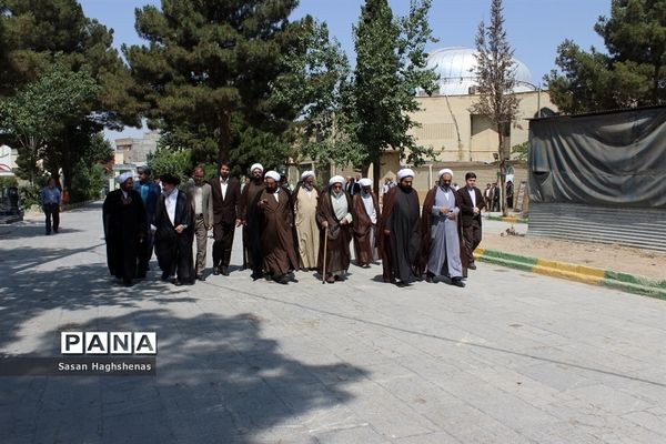 گلباران و عطر افشانی مزار شهدا در آستان مقدس امامزاده عقیل (ع) اسلامشهر