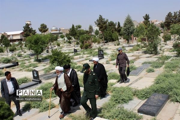 گلباران و عطر افشانی مزار شهدا در آستان مقدس امامزاده عقیل (ع) اسلامشهر