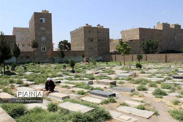 گلباران و عطر افشانی مزار شهدا در آستان مقدس امامزاده عقیل (ع) اسلامشهر