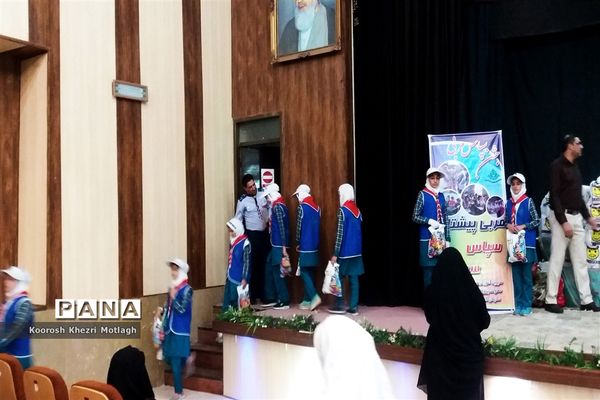 تجلیل از فرهنگیان ممتاز مسابقات  قرآن، عترت و نماز، فرهنگی  هنری و ورزشی در شهرستان کازرون