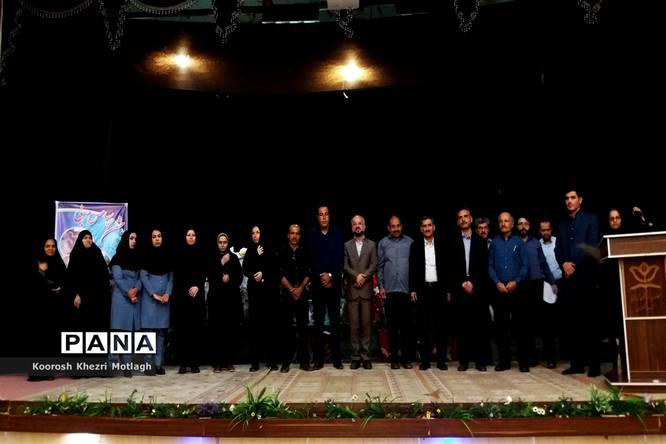 تجلیل از فرهنگیان ممتاز مسابقات قرآن، عترت و نماز، فرهنگی هنری و ورزشی در شهرستان کازرون