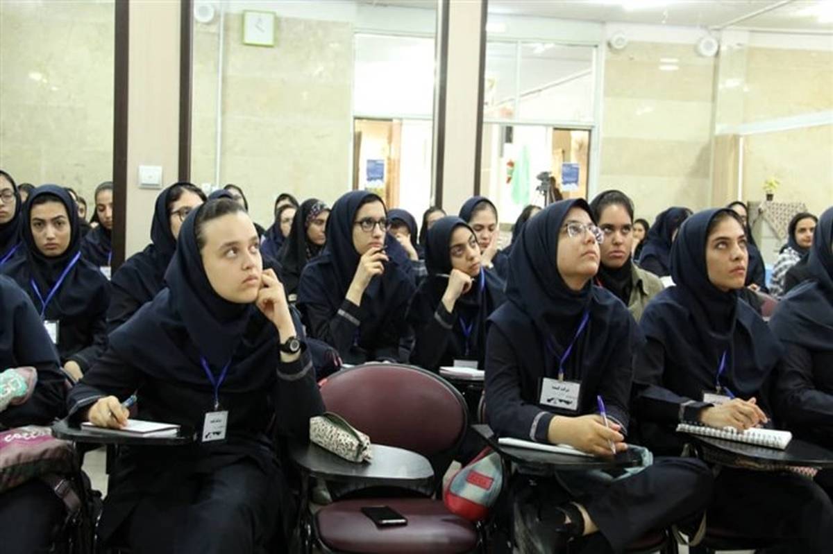 برگزاری رویداد کارآفرینی دختران دانش‌آموز به مناسبت روز دختر در منطقه 4 تهران