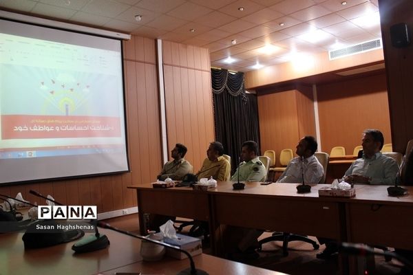 جلسه بررسی راهکارهای رونق تولید و مبارزه با قاچاق کالا در اسلامشهر