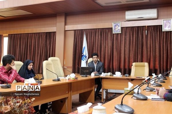 جلسه بررسی راهکارهای رونق تولید و مبارزه با قاچاق کالا در اسلامشهر