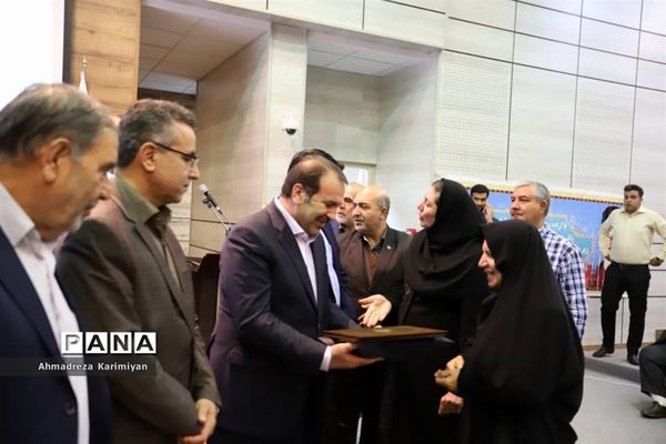 مراسم تجلیل از کارآفرینان برتر شاهد و ایثارگر استان فارس