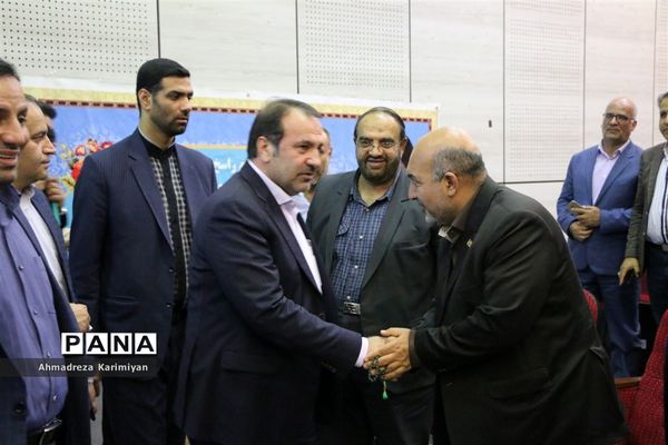 مراسم تجلیل از کارآفرینان برتر شاهد و ایثارگر استان فارس