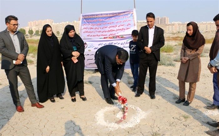 برگزاری آیین کلنگ زنی دبستان 6 کلاسه غیر دولتی در شهرک پیامبر اعظم