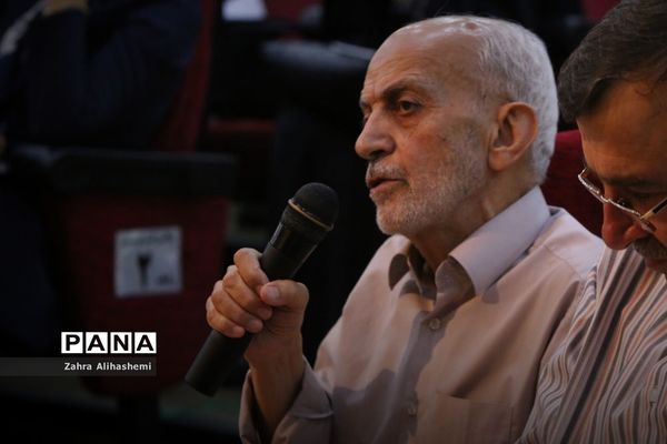 پانزدهمین نشست کافه خرد: نقد و نظر در کارآمدی و بقای مدرسه