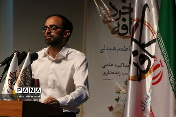 پانزدهمین نشست کافه خرد: نقد و نظر در کارآمدی و بقای مدرسه