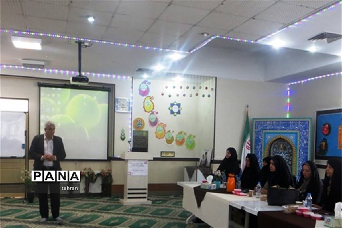 اولین نشست مدیران مدارس دخترانه دوره آموزش ابتدایی در منطقه 16
