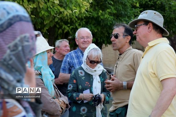 حضور گردشگران خارجی در اماکن گردشگری شیراز