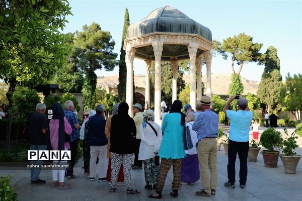 حضور گردشگران خارجی در اماکن گردشگری شیراز