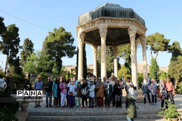 حضور گردشگران خارجی در اماکن گردشگری شیراز