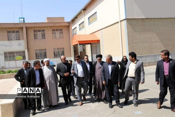بازدید معاون حقوقی وزارت آموزش و پرورش از مدارس بیرجند و خوسف