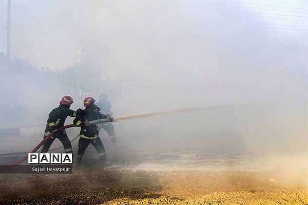 مانور عملیاتی کنترل و اطفاء حریق در میدان ۷۲ تن