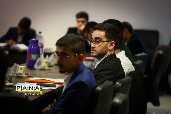نشست هیات رئیسه کمیته اصلاح آیین‌نامه داخلی و کارگروه تدوین سند نهمین دوره مجلس دانش‌آموزی