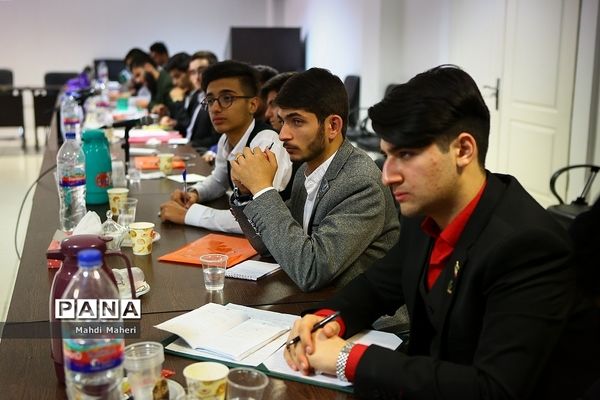 نشست هیات رئیسه کمیته اصلاح آیین‌نامه داخلی و کارگروه تدوین سند نهمین دوره مجلس دانش‌آموزی
