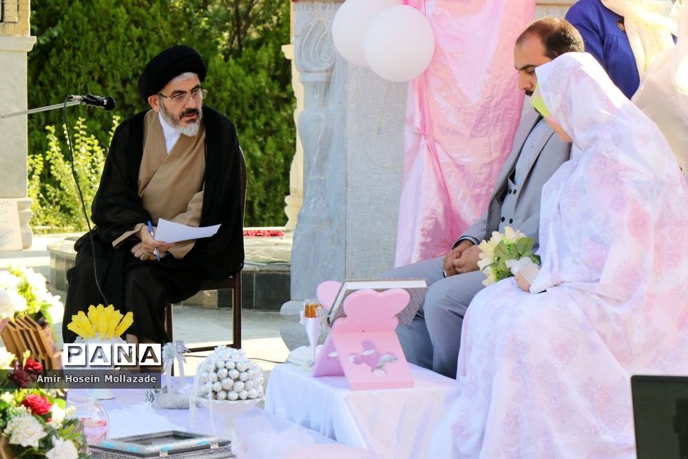 مراسم عقد زوج دانشجو در مزار شهدای گمنام