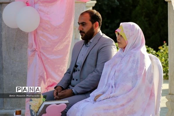 مراسم عقد زوج دانشجو در مزار شهدای گمنام