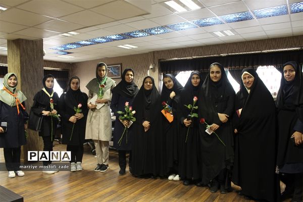 دیدار مدیرکل آموزش و پرورش فارس با نمایندگان دخترمجامع ، مجلس و شورای دانش‌آموزی فارس