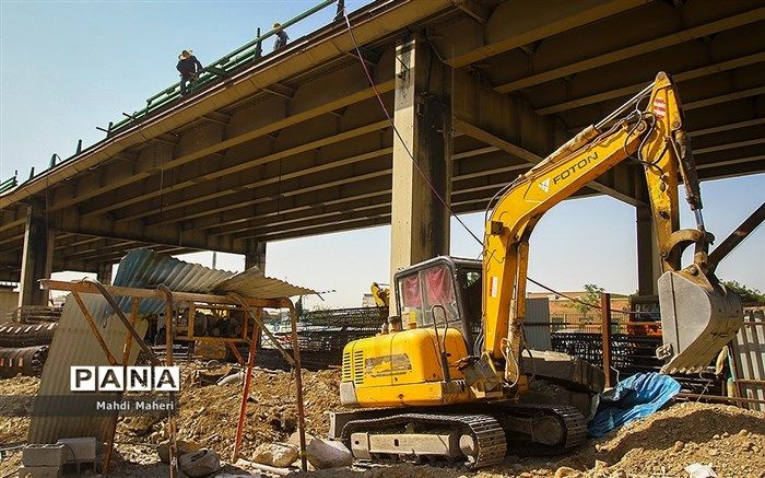 جمع‌آوری آخرین قطعه پل فلزی گیشا با حضور شهردار تهران