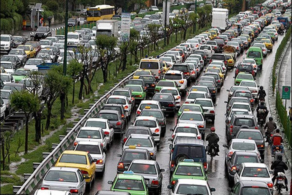 ترافیک نیمه‌سنگین در ورودی پایتخت؛ بارش باران در محورهای شمالی کشور