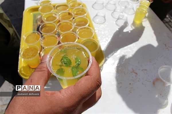 برپایی ایستگاه صلواتی دانش‌آموزی به مناسبت میلاد امام رضا(ع)