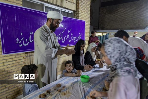 نمایشگاه نقاشی و سفالگری کودکان در دفتر امام جمعه یزد