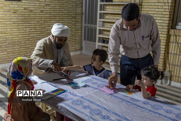 نمایشگاه نقاشی و سفالگری کودکان در دفتر امام جمعه یزد