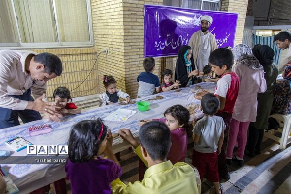 نمایشگاه نقاشی و سفالگری کودکان در دفتر امام جمعه یزد