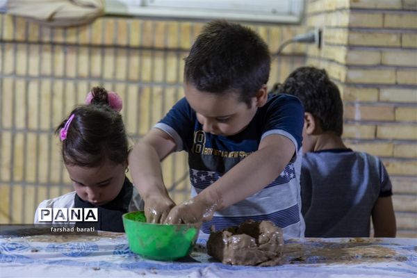 نمایشگاه نقاشی و سفالگری کودکان در دفتر امام جمعه یزد