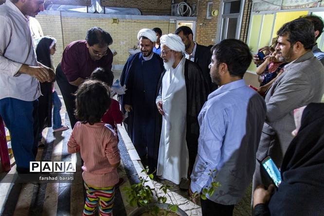 نمایشگاه نقاشی و سفالگری کودکان در دفتر امام جمعه یزد