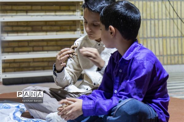 نمایشگاه نقاشی و سفالگری کودکان در دفتر امام جمعه یزد