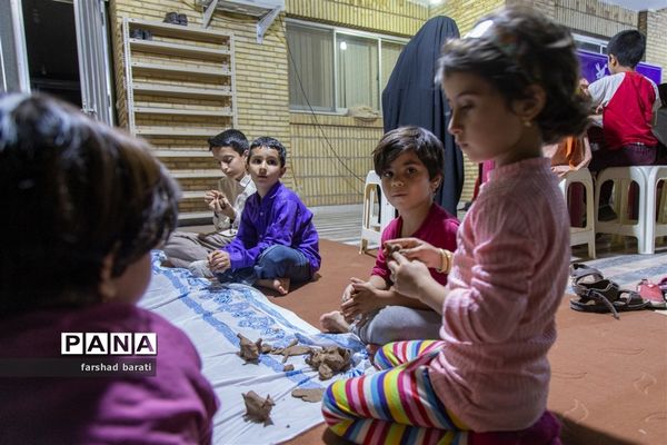 نمایشگاه نقاشی و سفالگری کودکان در دفتر امام جمعه یزد
