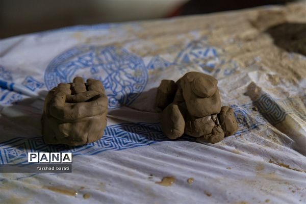 نمایشگاه نقاشی و سفالگری کودکان در دفتر امام جمعه یزد