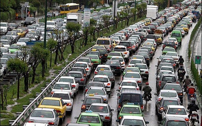 ترافیک سنگین در آزادراه قزوین-کرج؛بارش باران در دو محور شمالی