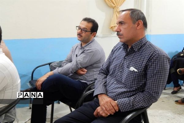 جلسه توجیهی لباس فرم مدارس دشتستان